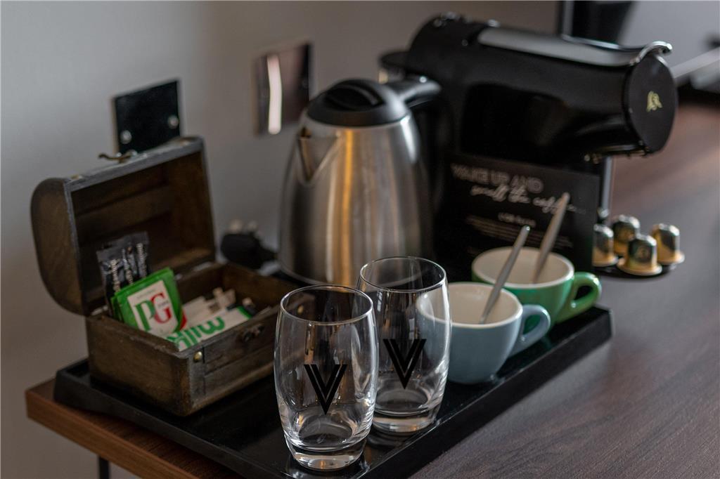 Village Hotel Bracknell Bilik gambar