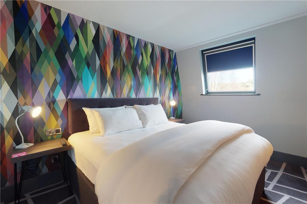 Village Hotel Bracknell Bilik gambar