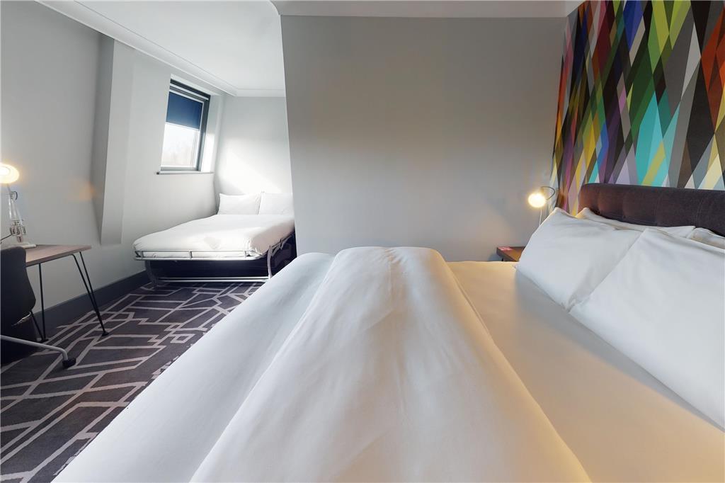 Village Hotel Bracknell Bilik gambar